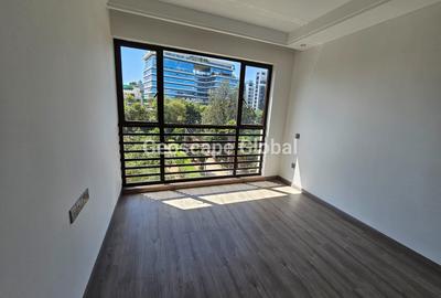 3 Bed Apartment with En Suite in Riverside