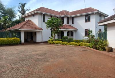 4 Bed House with En Suite at Lavington