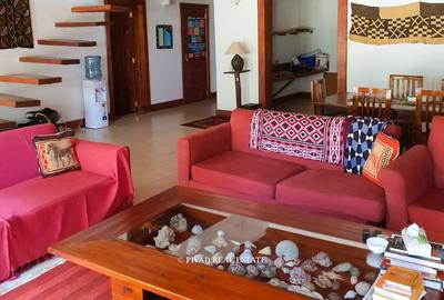 4 Bed House with En Suite in Rosslyn