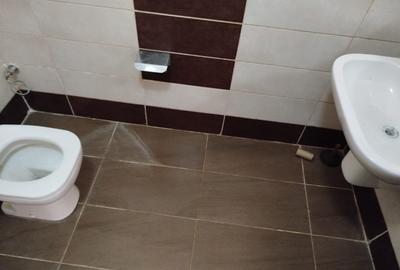 6 Bed House with En Suite in Runda - 4