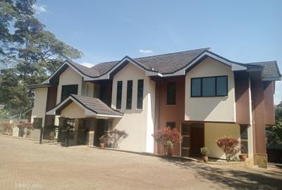 5 Bed House with En Suite in Runda