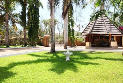 6 Bed House with Swimming Pool in Diani