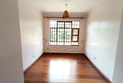 4 Bed Townhouse with En Suite in Spring Valley - 3