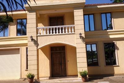 5 Bed Townhouse with En Suite in Gigiri