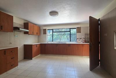 5 Bed House with En Suite in Gigiri