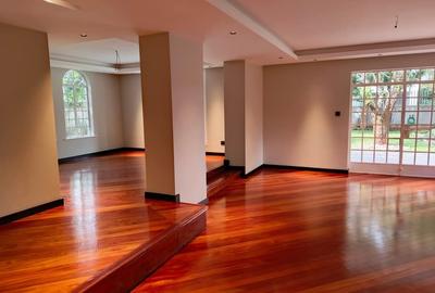 5 Bed House with En Suite in Runda