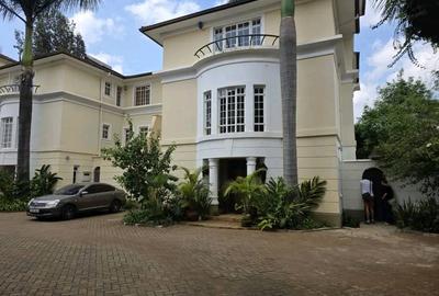 5 Bed Townhouse with En Suite in Spring Valley - 2
