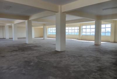 5,400 ft² Warehouse with Parking in Ruaraka - 2