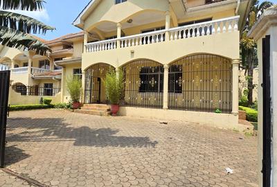 5 Bed Townhouse with En Suite at Chalbi Drive