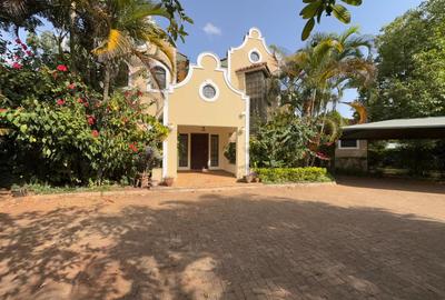 5 Bed House with En Suite in Runda - 3
