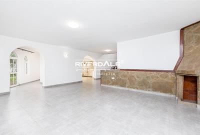 6 Bed House with En Suite in Karen - 2