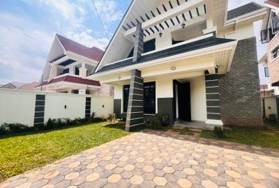 4 Bed House with En Suite at Membley