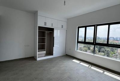 2 Bed Apartment with En Suite in Lavington