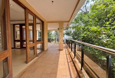 4 Bed Apartment with En Suite in Riverside
