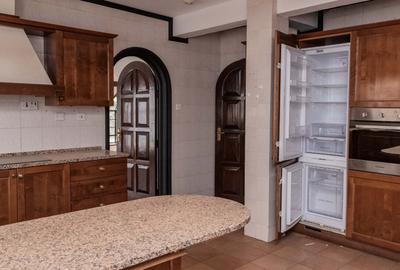 4 Bed Villa with En Suite at Riverside - 4