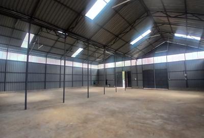 6,972 ft² Warehouse with Backup Generator in Karen