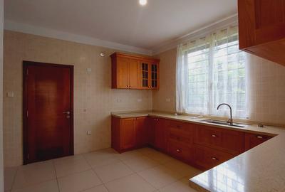 4 Bed House with En Suite in Runda - 3