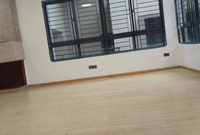 5 Bed Townhouse with En Suite in Lavington - 3