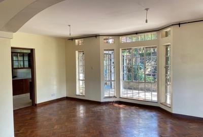 5 Bed Villa with En Suite in Rosslyn - 4