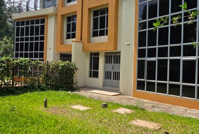 5 Bed Townhouse with En Suite at Off Convent Drive - 3