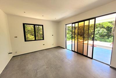 6 Bed Villa with En Suite in Diani - 3