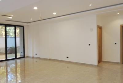 8 Bed Villa with En Suite in Spring Valley - 3