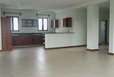Serviced 2 Bed Apartment with En Suite at Tamarid