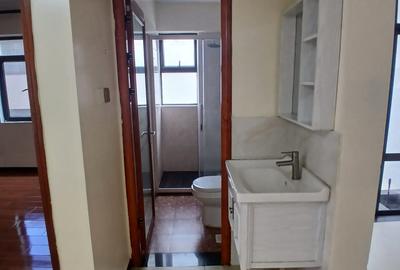 2 Bed Apartment with En Suite in Kilimani - 4