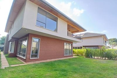 5 Bed Townhouse with En Suite at Lavington Green - 3