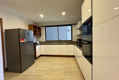 3 Bed Apartment with En Suite in Rhapta Road