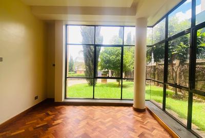 5 Bed Townhouse with En Suite in Lavington - 4