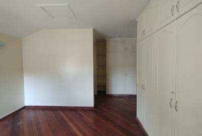 4 Bed House with En Suite at Near Waterfront Mall