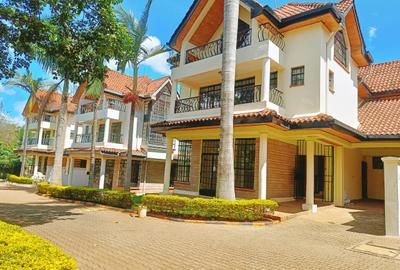 5 Bed House with En Suite in Lavington