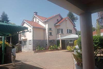 5 Bed House with En Suite in Spring Valley