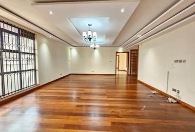 7 Bed House with En Suite in Nyari - 2