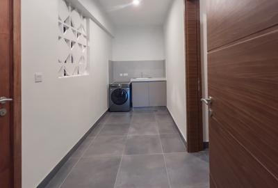 3 Bed Apartment with En Suite in Riverside - 3