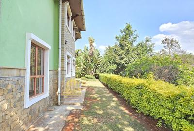 5 Bed House with En Suite in Runda