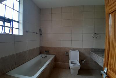 4 Bed Townhouse with En Suite at Lavington - 4