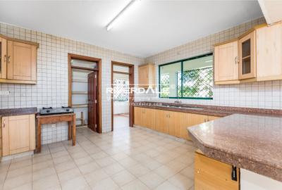 3 Bed Apartment with En Suite in Kilimani - 3
