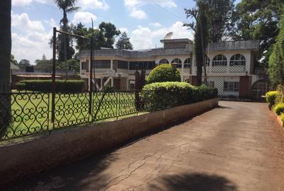 Commercial Property with Service Charge Included in Hill View - 3