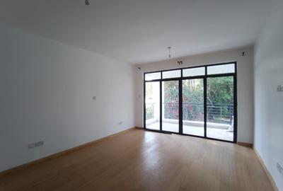 5 Bed House with En Suite in Lavington - 2