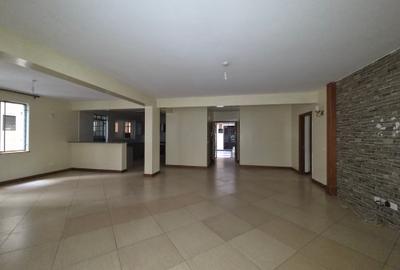 4 Bed Apartment with En Suite at 3Rd Parklands - 2