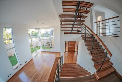 4 Bed House with En Suite at Lavington