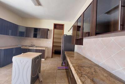 4 Bed House with En Suite at Eagle Park - 4