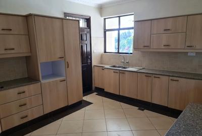 3 Bed Apartment with En Suite in Lavington