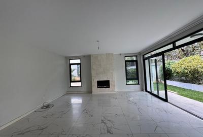 5 Bed Townhouse with En Suite in Lavington - 2
