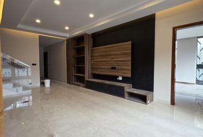 5 Bed Townhouse with En Suite in Westlands Area - 2