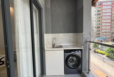 Studio Apartment with Swimming Pool at Wood Avenue - 3