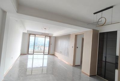 3 Bed Apartment with En Suite in Riverside