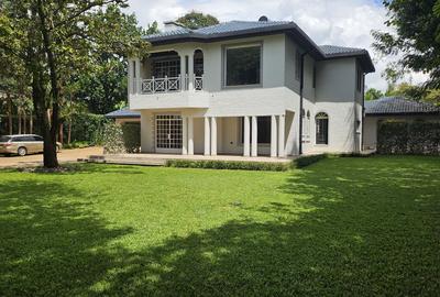 5 Bed House with En Suite in Runda - 2
